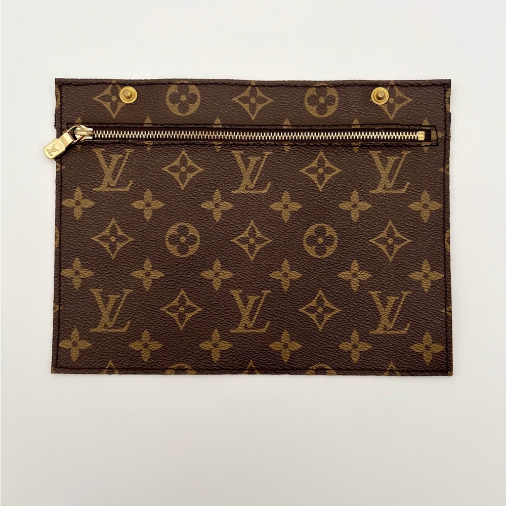 ❌SOLD❌ Louis Vuitton Monogram Randonee Pouch (1)